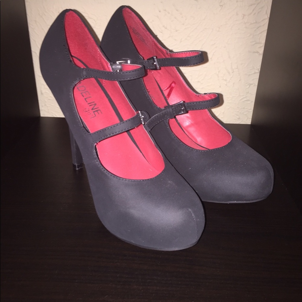 Women’s Size 8 1/2 Black Pumps/High Heels